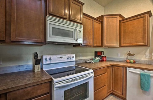 Saginaw House | Rustic‑Chic 4 BR Farmhouse 22 Acres Near Wineries, Eugene & Crater Lake