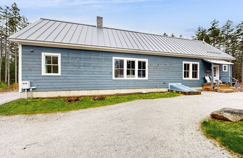 Tenants Harbor House | Rustic-chic home on St. George River & near the ocean with deck