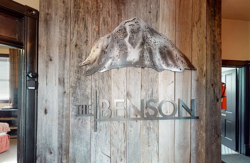 Silverton House | Rustic Chic Suite with Free WiFi, Kitchenette, & Mountain Views