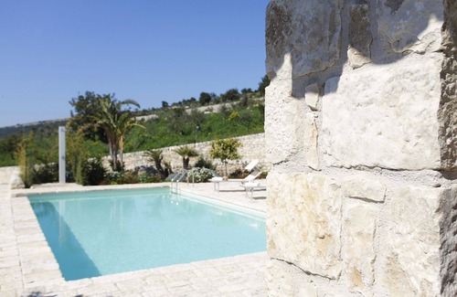 Ragusa Villa | Rustic chic villa with large veranda, private pool, barbecue and free WiFi