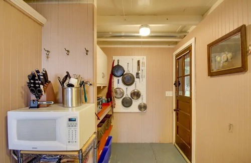 Malletts Bay Cabin | Rustic Cliff-top Cabin at the Tip of Lake Champlain's Barney Point