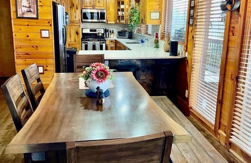Piney Creek Cabin | Rustic Cosmic Cabin with Panoramic Mountain views!