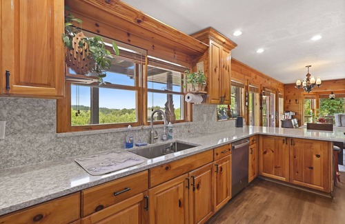 Piney Creek Cabin | Rustic Cosmic Cabin with Panoramic Mountain views!