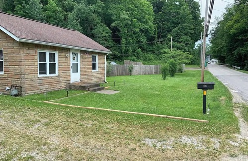 Girard House | Rustic cottage by the mighty Elk!