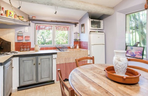 Oppede Cottage | Rustic Cottage in Oppede with Shared Pool
