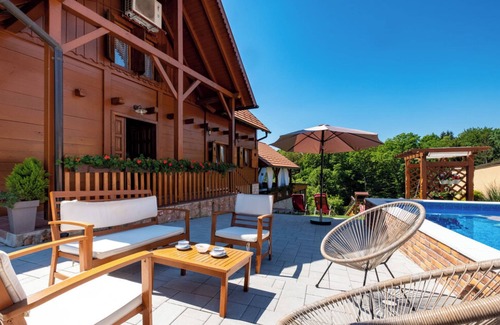 Kravarsko House | Rustic Cottage With Heated Pool, Velika Buna, Croatia