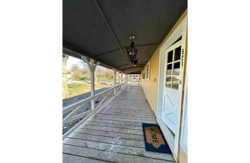 Quinlan House | Rustic Country Cabin with a Lake View! Easy Access to Lake Tawakoni