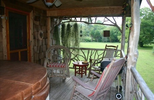 Wildwood Cabin | Rustic Cozy Cabin with Hot Tub!
