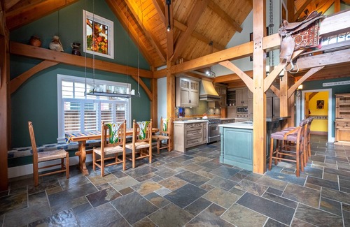 Cultus Lake Cabin | Rustic Cultus Lake Cabin House w/BBQ, Ping Pong Table & Gym Equipment