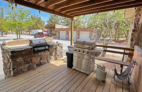 Pahrump House | Rustic Death Valley Lodge Home 3Bd2 Ba Pool Fire pit