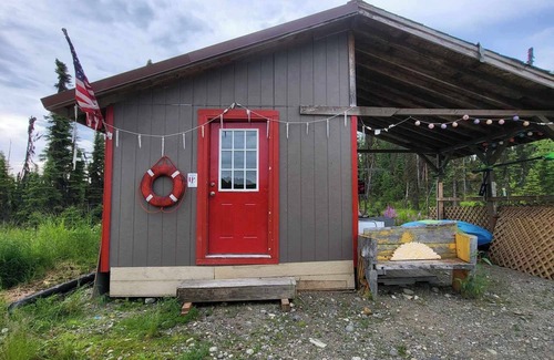 Willow Cabin | Rustic dry Cabin on Nancy Lake! True Alaskan Experience with Outhouse!
