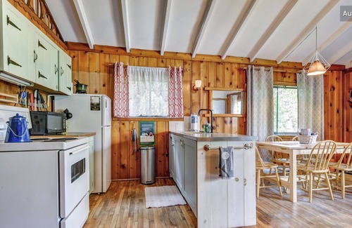 Val David Cabin | Rustic Duplex: nice vintage cottage in Village Suisse resort, heart of Val-David