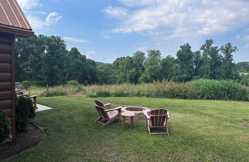Jonesborough Cabin | Rustic Elegance, 1 bedroom cabin in the heart of Jonesborough.