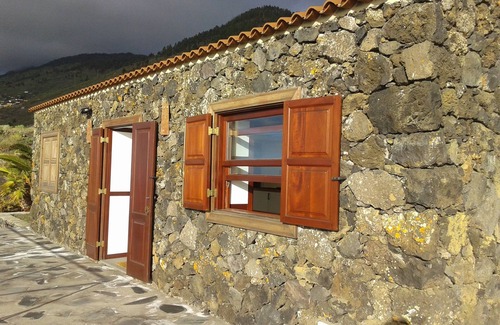 Los Quemados Cabin | RUSTIC HOUSE: MOONLIGHT