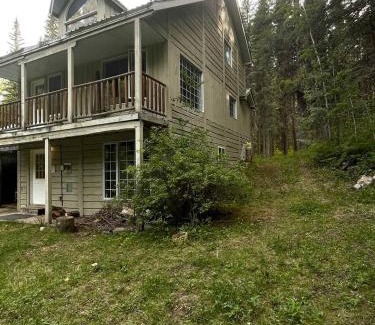 Columbia Valley Ski Chalet | Rustic Executive Cabin at Beaverfoot