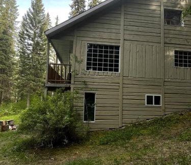 Columbia Valley Ski Chalet | Rustic Executive Cabin at Beaverfoot