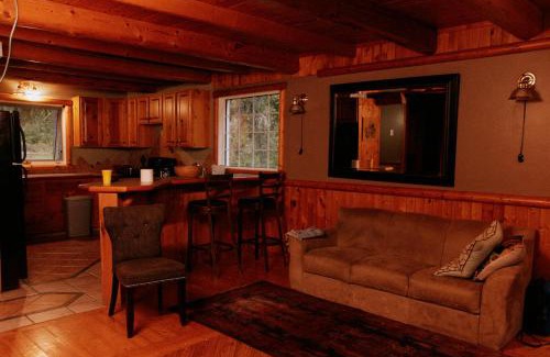 Columbia Valley Ski Chalet | Rustic Executive Cabin at Beaverfoot