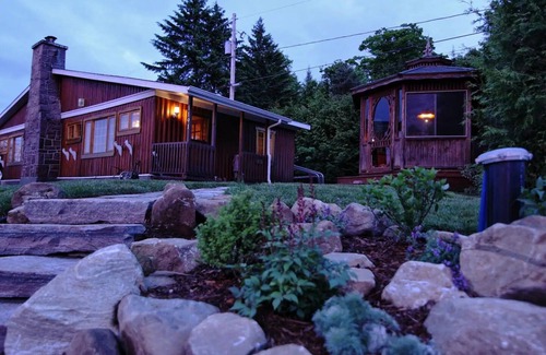 Nominingue Ski Chalet | Rustic experience with heated pool and spa