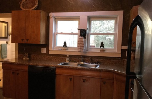 Mason House | Rustic Farmhouse w/9 Beds, mins to MSU on working Farm! Pmts Avail. Mason MI