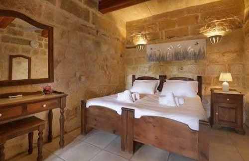 Xewkija House | Rustic Farmhouse with Pool