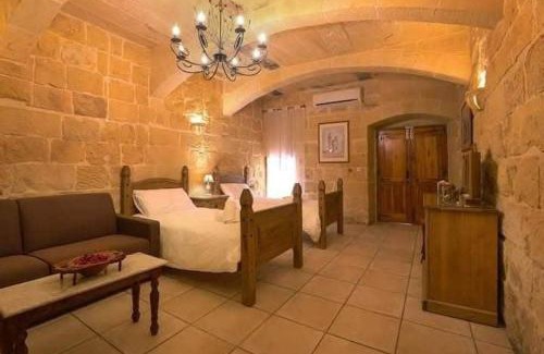 Xewkija House | Rustic Farmhouse with Pool