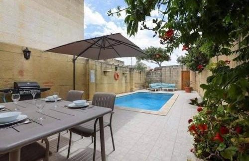 Xewkija House | Rustic Farmhouse with Pool