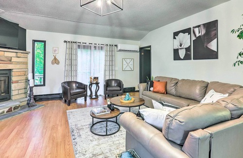 Tobyhanna Cottage | Rustic Getaway ~ 8 Mi to Tobyhanna State Park