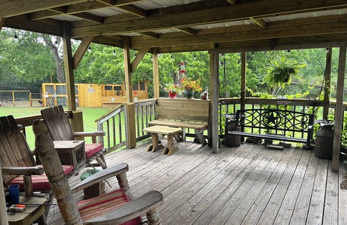 Bryan House | Rustic getaway on 3 acres - Only minutes from TEXS A&M University.