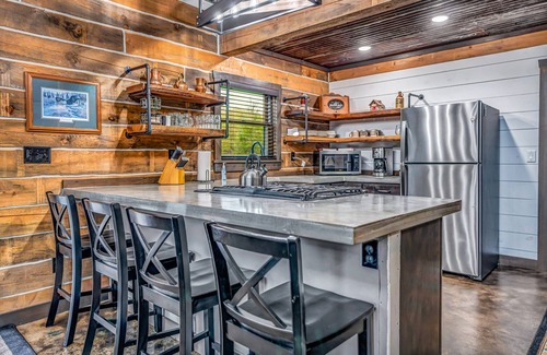 De Soto Cabin | Rustic Hideaway Sleeps 4 HOT TUB