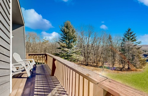Paradise Point House | Rustic hideaway with hot tub, pool table, wood fireplace, firepit - dog-friendly