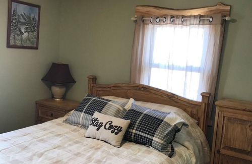 Laramie House | Rustic home close to campus!