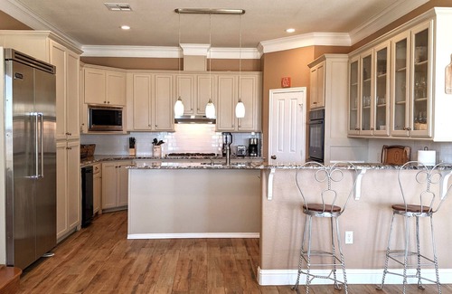 Moody Other | Rustic House for Family and Friends' Gatherings