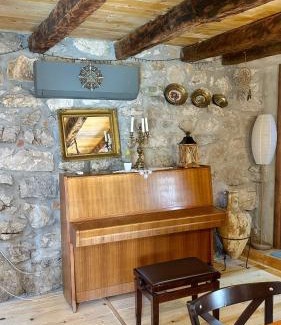 Cetinje Municipality House | Rustic house Pojata