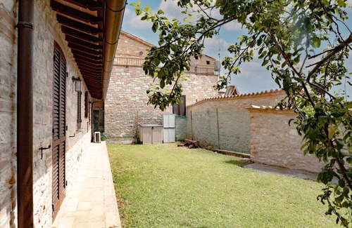 Assisi House | [Rustic House] with patio and garden Assisi center