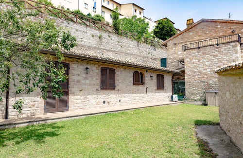 Assisi House | [Rustic House] with patio and garden Assisi center