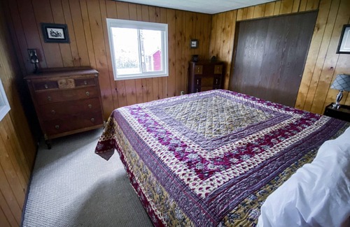 Torrington House | Rustic House with WiFi and great location