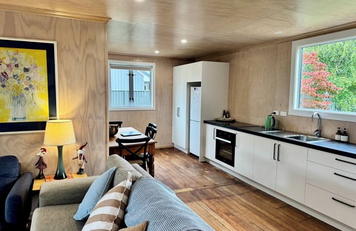 Te Anau Cabin | Rustic Kiwi Bach by the Lake