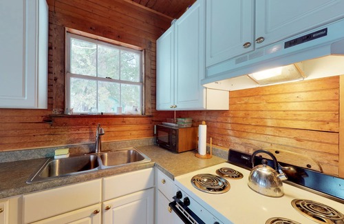 Grand Isle House | Rustic lakefront home with big porch, WiFi & easy water access