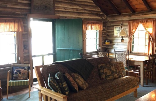 Franklin Cabin | Rustic Lakeside Cabin With Modern Conveniences.