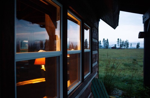 Whitefish Cabin | Rustic Lodge Style Cabin located in the Beautiful Flathead Valley.
