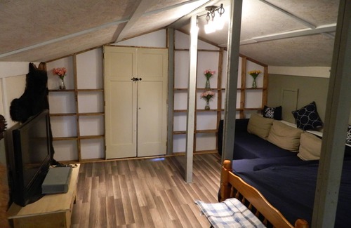 Hillsboro Cabin | Rustic Lodge with private cabins/6 person hot tub and camp fire