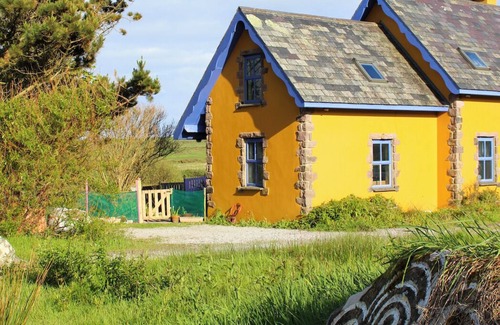 Ventry House | Rustic loft apartment right at the begining of the Slea Head drive