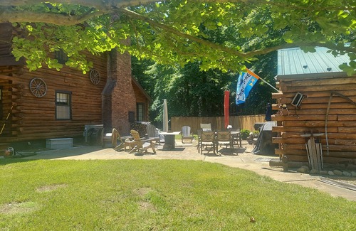 Mardela Springs Cabin | Rustic Log Cabin 1050SFnFishing and Hunting