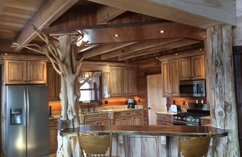 Nortonville Cabin | Rustic log cabin back in the boondocks !