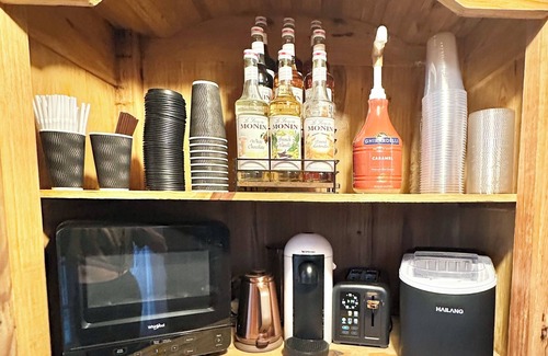 Allenspark Cabin | Rustic Log Cabin near National Park with Hot Tub & Mountain Views
