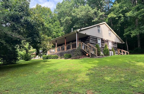 Nancy Cabin | Rustic Log Cabin near Wolf Creek Marina at Lake Cumberland! Perfect Getaway!