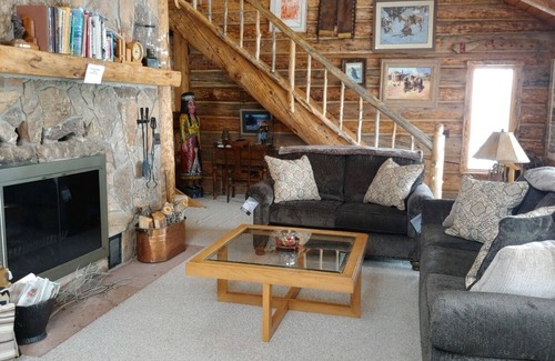 Buena Vista House | Rustic Log Cabin on 3 Elk Creek with views of the Collegiate Range