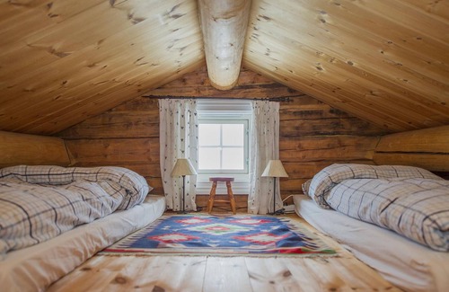 Sor-Aurdal House | Rustic log house, originally a farmhouse from 1850, beautifully situated on a hill on the outskirts