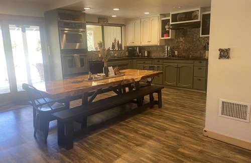 Mariposa Cabin | Rustic lower story 2 bedroom/2bath hot tub 3 minutes from town Yosemite Mariposa