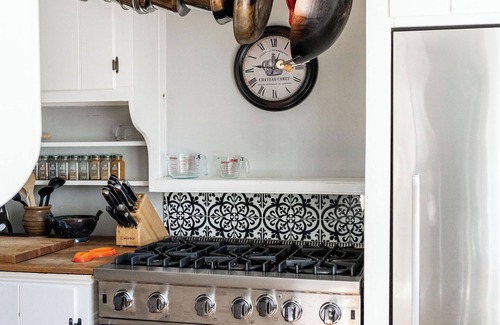 Friendship House | Rustic-Luxe Escape Near Town w/Water Access, Kayaks, Games, Fire Pit & Peloton!